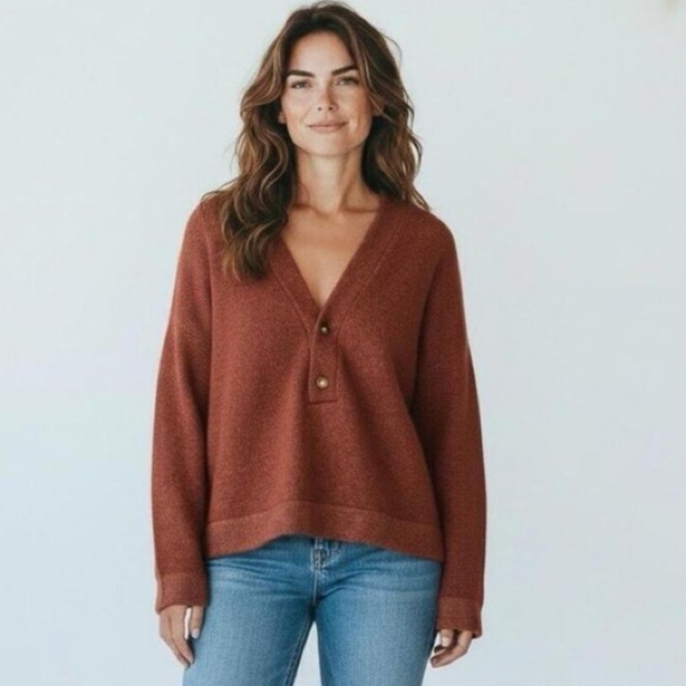 Faherty NWT Jackson Vneck popover sweater in smoked paprika front buttons medium